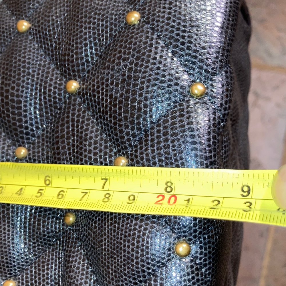 Vintage Black Quilted Shoulder Bag with Gold Chain Accents - Picture 8 of 11